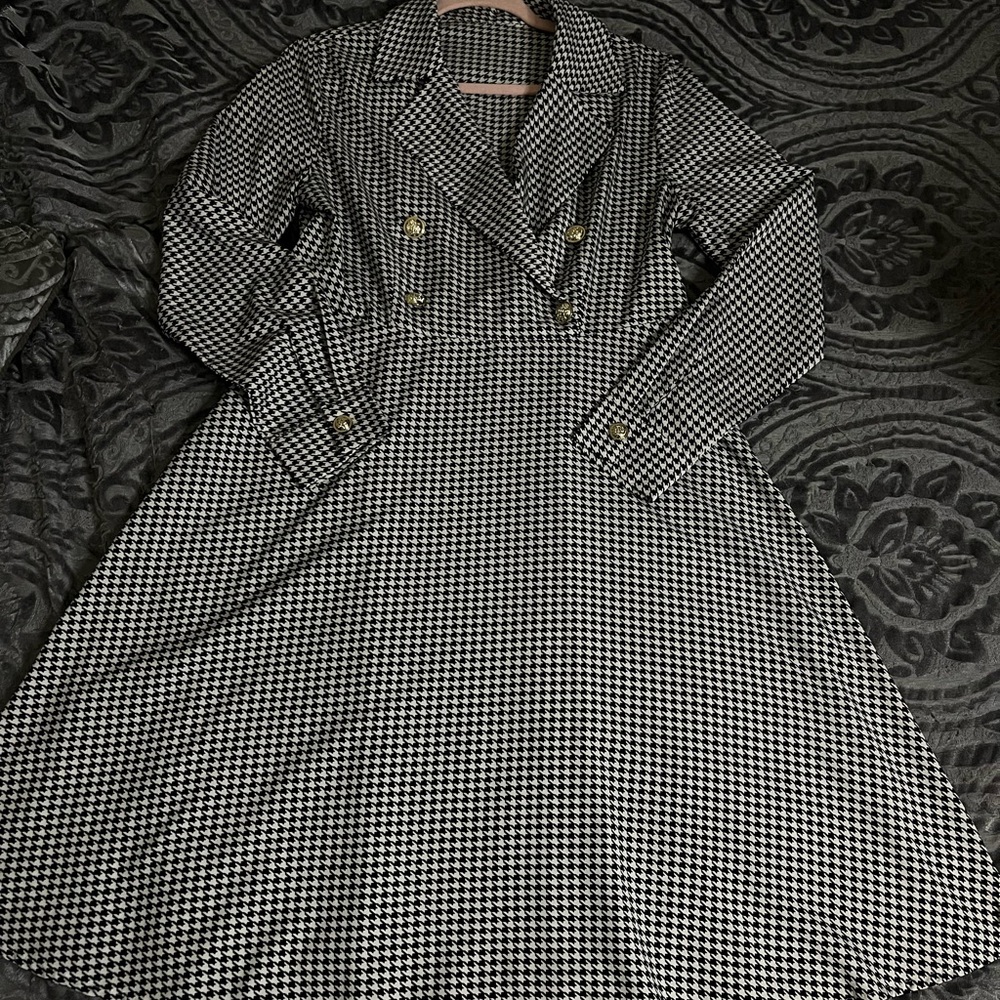 Chic Houndstooth Double-Breasted Dress